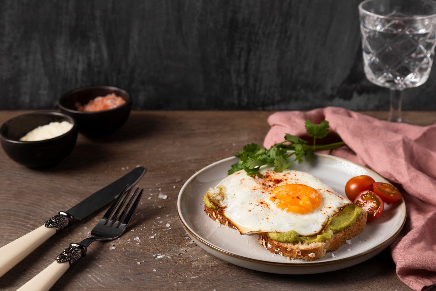 Everyday gut health habits including hydration and mindful eating